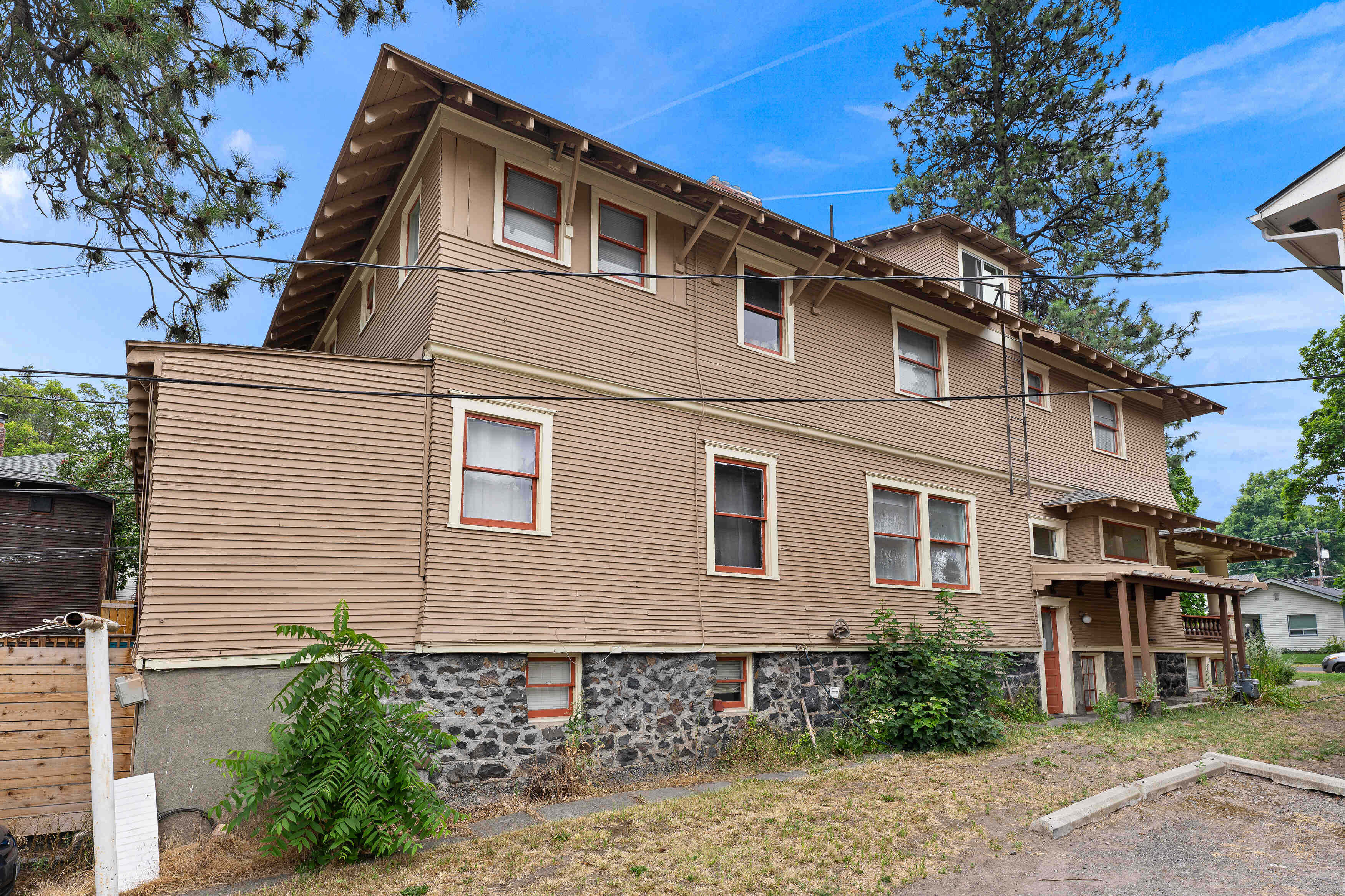 10 Avenue Apartments
